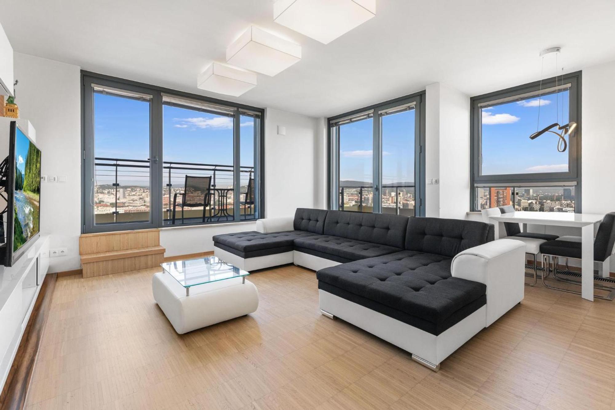 Sky Apartman In Bratislava - With 2 Parking Places Exterior foto