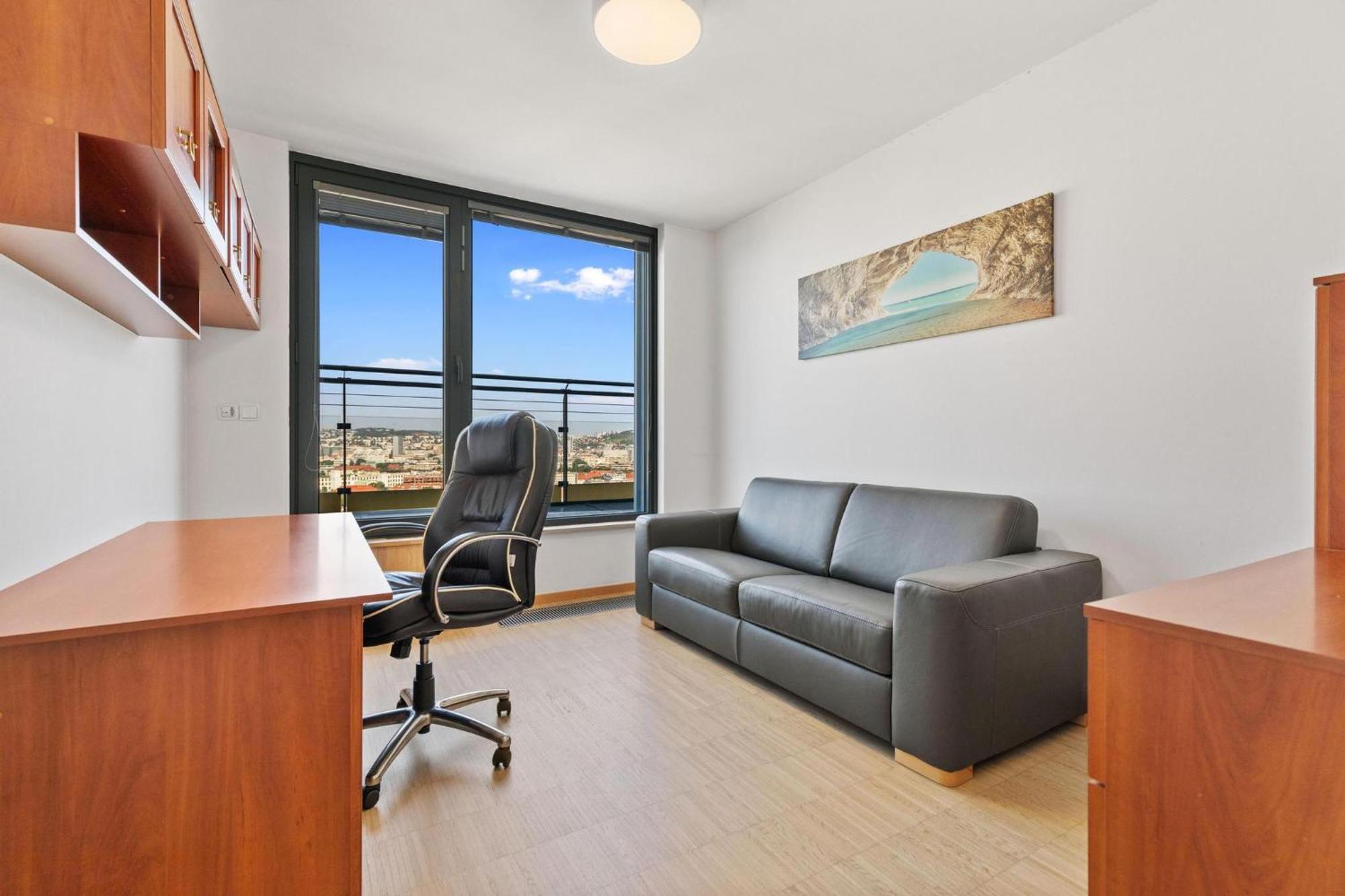 Sky Apartman In Bratislava - With 2 Parking Places Exterior foto
