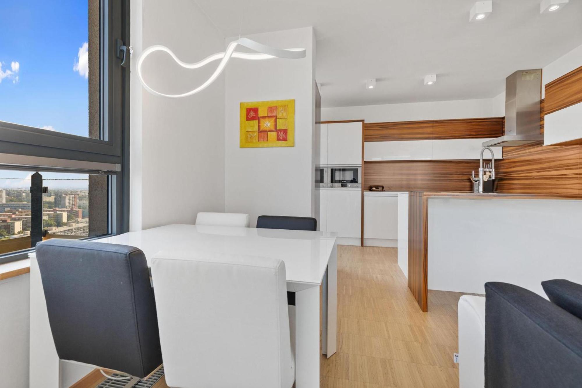 Sky Apartman In Bratislava - With 2 Parking Places Exterior foto
