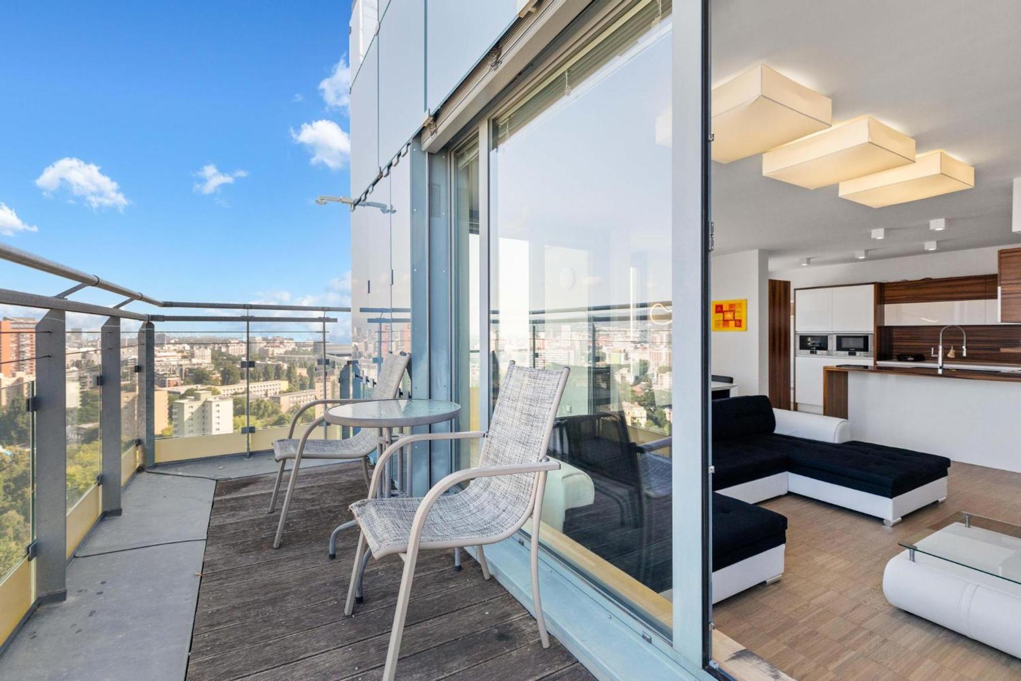 Sky Apartman In Bratislava - With 2 Parking Places Exterior foto