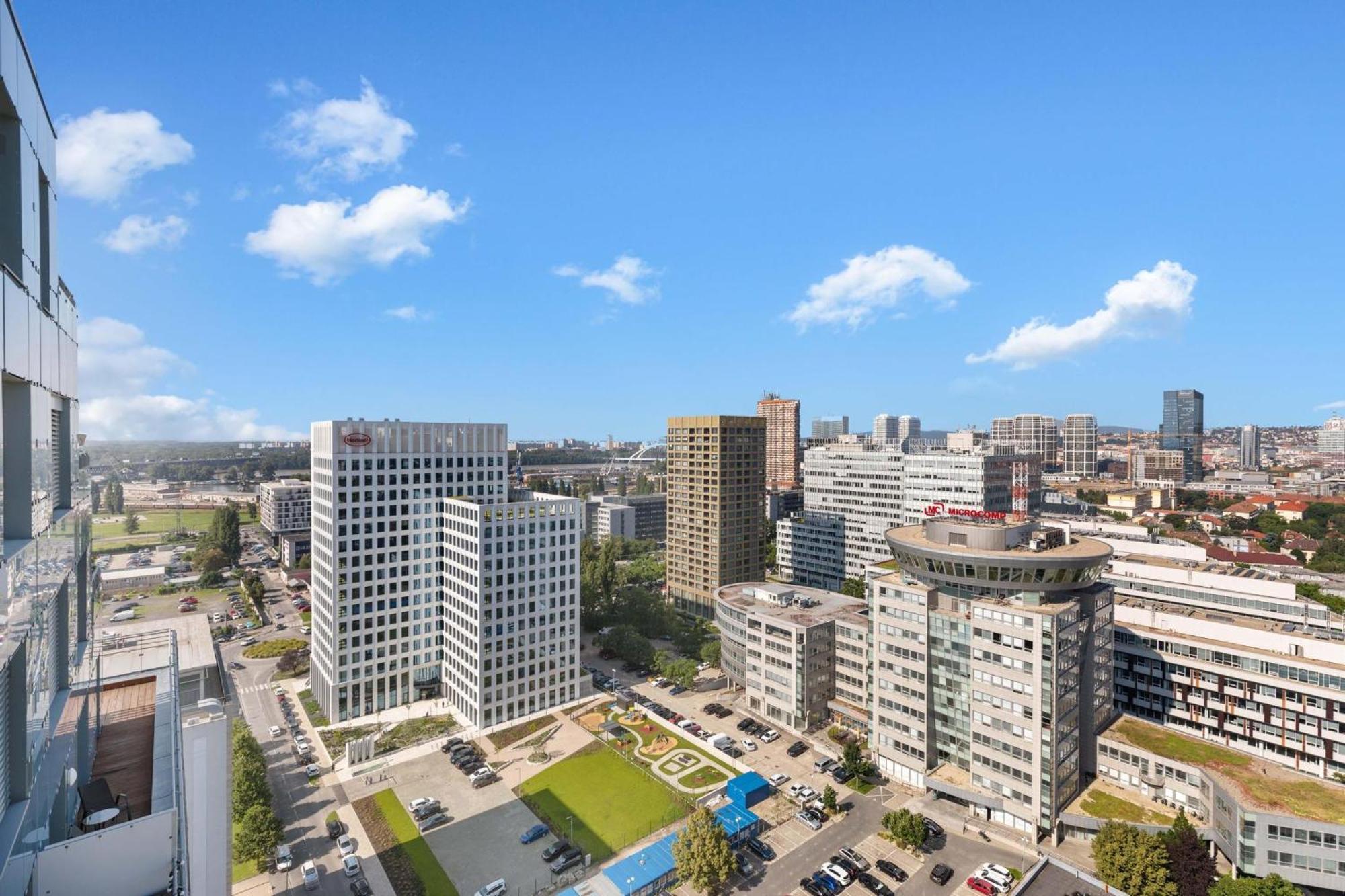 Sky Apartman In Bratislava - With 2 Parking Places Exterior foto