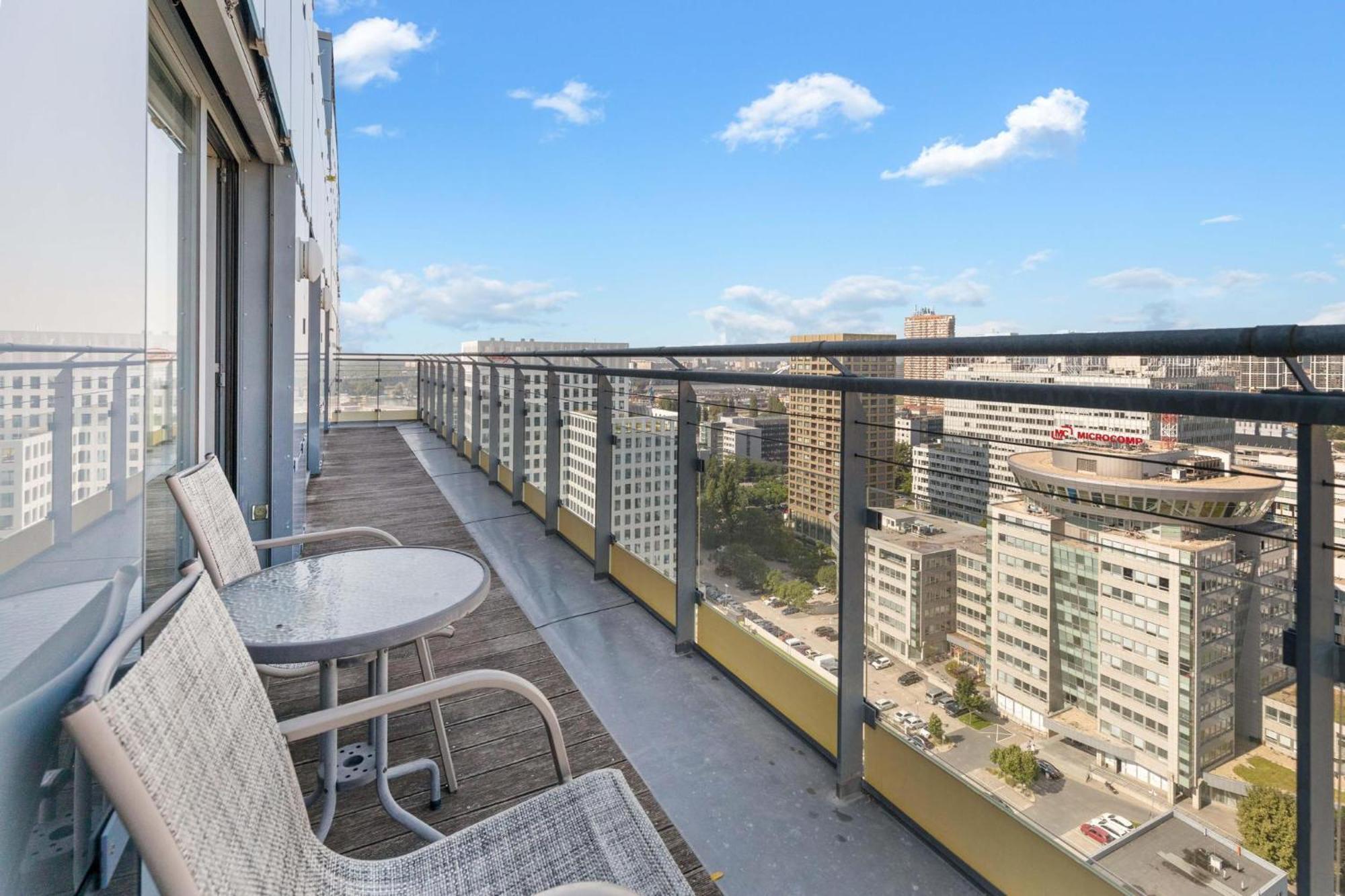 Sky Apartman In Bratislava - With 2 Parking Places Exterior foto